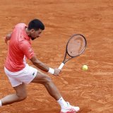 Novak Djokovic presque méconnaissable sur la terre battue de Monte-Carlo. KEYSTONE/EPA/SEBASTIEN NOGIER